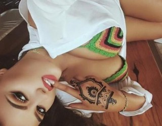 20 herë kur Enca ekspozoi gjoksin pa mbushur 20 vjeç (20 foto)