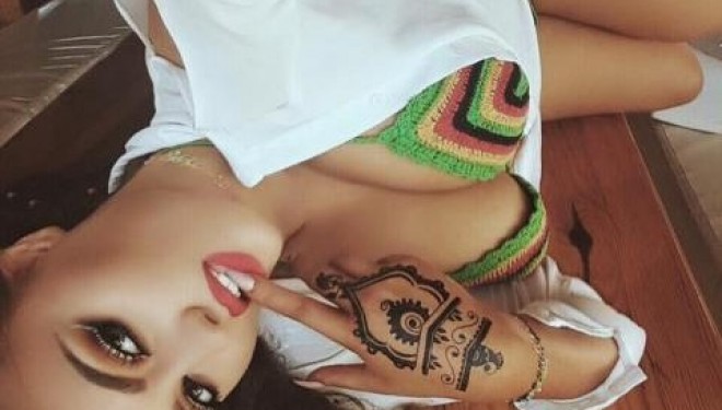 20 herë kur Enca ekspozoi gjoksin pa mbushur 20 vjeç (20 foto)