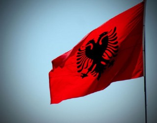 Populli shqiptar mes nacionalizmit politik dhe patriotizmit popullor
