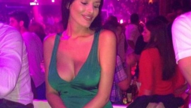 Një serbe superseksi që bën tifo për Shqipërinë… (Foto)