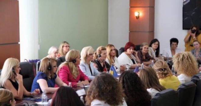 Gratë deputete: Zejnepe Bytyqi viktimë e dështimit të drejtësisë për t’i ofruar mbrojtje!