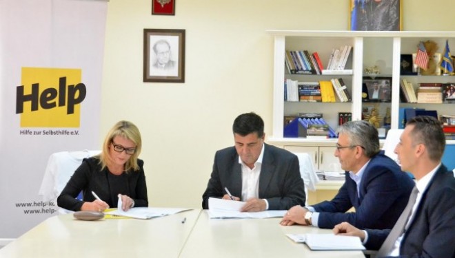 Haziri nënshkruan marrëveshje me “Help”, përfitojnë 40 biznese gjilanase