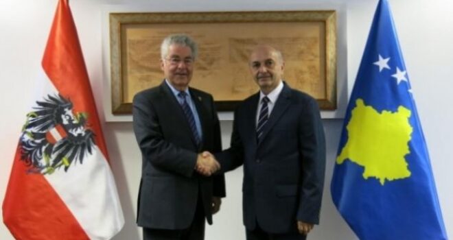 Fischer Mustafës: Keni shumë punë në rrugën europiane