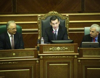 Kryesia vendos që të zhvillohet seanca?!