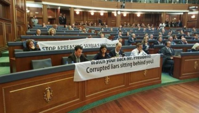Vetëvendosje me parulla politike para presidentit austriak në Kuvendin e Kosovës
