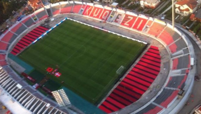 Kënga bashkon shqiptarët e serbët, koncert para ndeshjes në Elbasan Arena