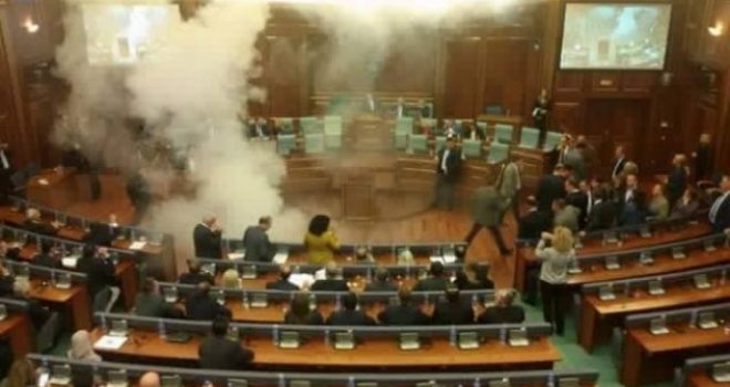 Opozita paralajmëron rebelim në Kuvend