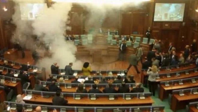 Opozita nuk heq dorë, qeveria bën thirrje për debat në Kuvend