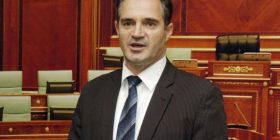 Hasani: Ministri Bajrami i përfshirë në lojërat për shkarkimin e rektorit