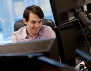 Clinton kërkon hetim për rritjen e çmimit të barit të prodhuar nga Martin Shkreli