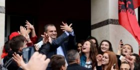 MASHT i reagon Shpend Ahmetit: Mos abuzo me nxënësit e shkollave