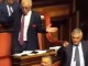 Politikanët ‘ngacmuan’ kolegen me mimika të seksit oral, përjashtohen nga Parlamenti (Video)