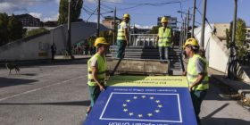 Politico: Brukseli përqafon Kosovën në përpjeke për ta stabilizuar Ballkanin