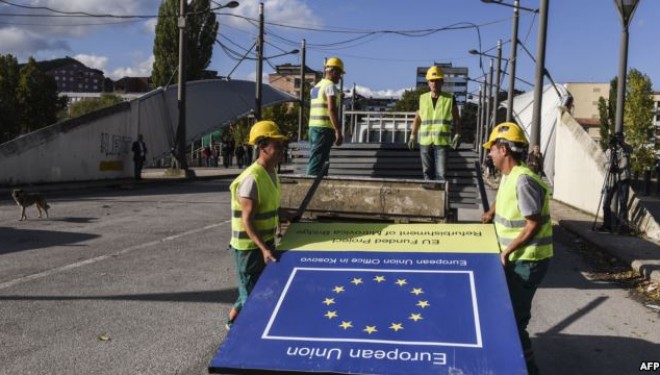 Politico: Brukseli përqafon Kosovën në përpjeke për ta stabilizuar Ballkanin