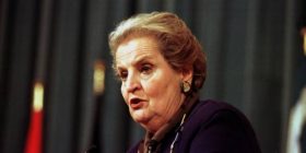 Albright-serbëve në Pragë: Jeni të neveritshëm, kriminelë lufte