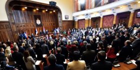 Opozita serbe propozon luftë nëse nuk largohet kushti për njohjen e Kosovës