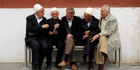 Të moshuarit, në hall me shëndetin dhe xhepin