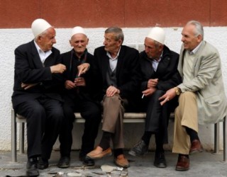 Të moshuarit, në hall me shëndetin dhe xhepin