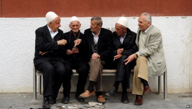 Të moshuarit, në hall me shëndetin dhe xhepin