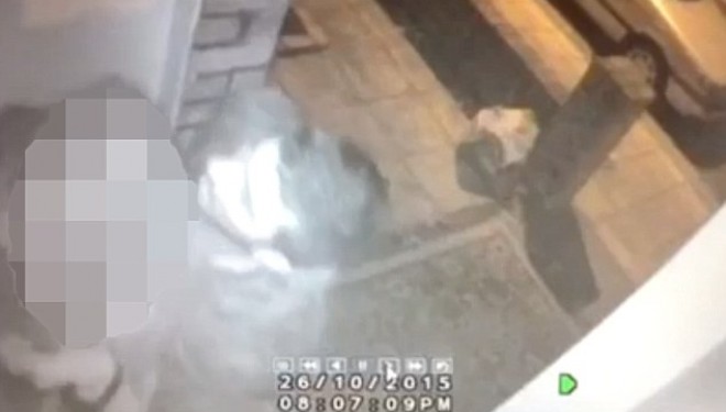 Tentojnë ta përdhunojnë në prag të derës (Video)