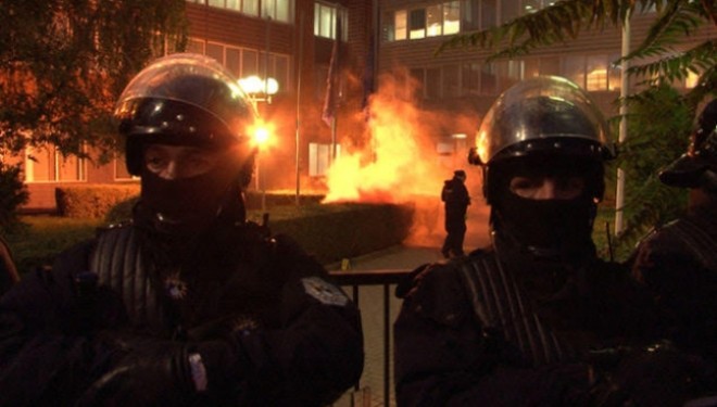 Protesta shoqërohet me vuvuzela