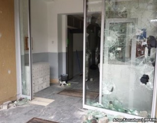 Prishtina gdhin me pasojat e protestave që eskaluan në dhunë