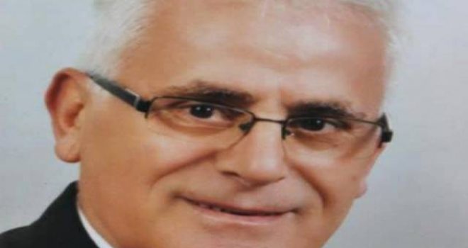 Profesori që shqelmoi nxënësin, bëhet Drejtor i Arsimit në Gjilan (Video)