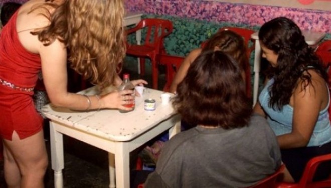 Arrestohen për prostitucion dy gra dhe një burrë