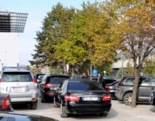 Qeveria nxjerr në shitje 177 automjete- çmimi nga 100 euro (Dokument)