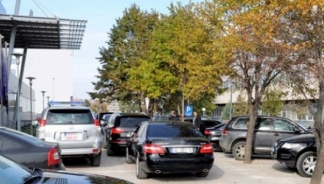 Qeveria nxjerr në shitje 177 automjete- çmimi nga 100 euro (Dokument)