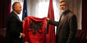 Haradinaj propozon që zyrtarët e xhamive të paguhen nga buxheti i shtetit (Foto)