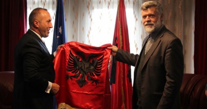 Haradinaj propozon që zyrtarët e xhamive të paguhen nga buxheti i shtetit (Foto)