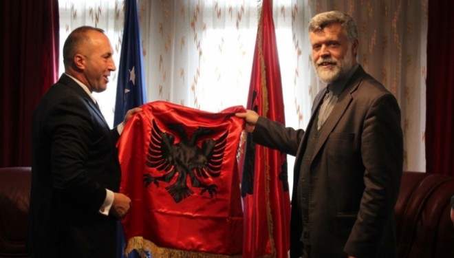 Haradinaj propozon që zyrtarët e xhamive të paguhen nga buxheti i shtetit (Foto)