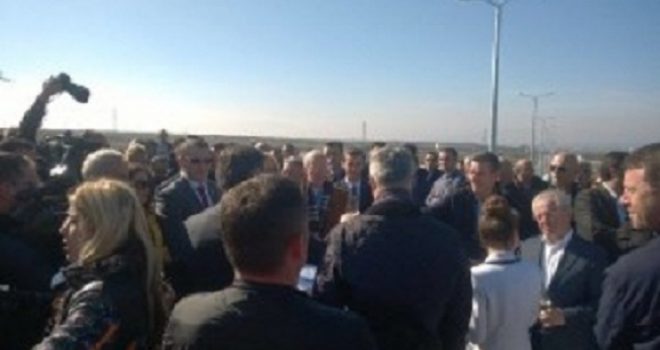 Prehet shiriti për segmentin e parë të autostradës që lidh Prishtinën më Shkupin