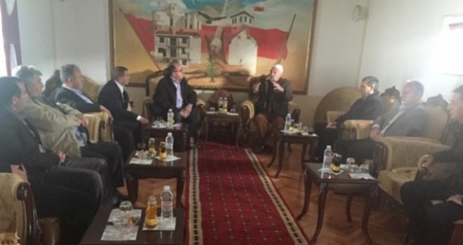 Familja Jashari i jep mbështetje SHFHDK-së