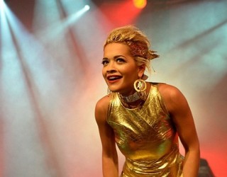 Ylli i muzikes botnore, Rita Ora uron “Gjurmet”: “Well done Gjurmet!” (Foto)