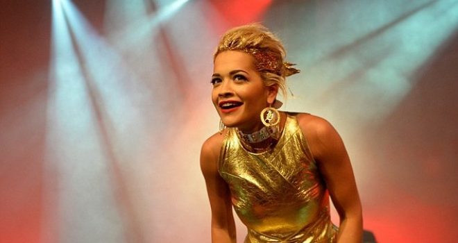 Rita Ora i shpëton sulmit terrorist (Foto)