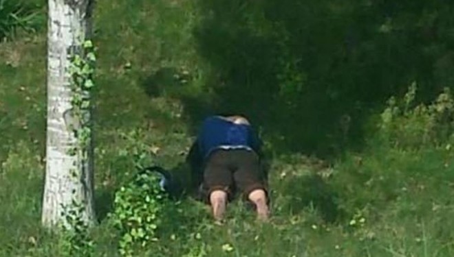 Çifti kapet duke bërë seks tek Lana (Foto+18)
