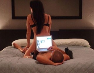 E zbulon se mbesa e tij është yll i filmave pornografik, shikoni reagimin e tij (FOTO)