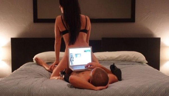 E zbulon se mbesa e tij është yll i filmave pornografik, shikoni reagimin e tij (FOTO)