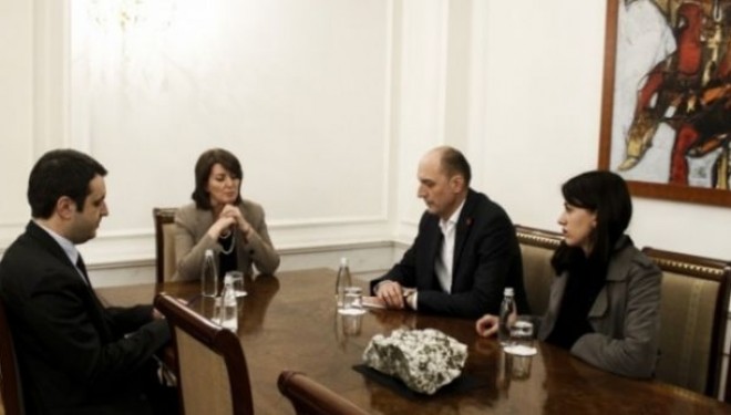 Nis takimi mes opozitës dhe Presidentes