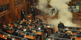 Opozita i’a ‘qiti’ tymin kuvendit të Kosovës!