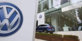 Policia franceze bastis zyret e Volkswagen