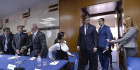 Vuçiq takohet me deputetët dhe qeveritarët serbë të Kosovës