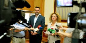 Opozita: Veseli deshi ta nxisë konfliktin mes deputetëve