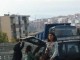 Me veturë zyrtare i dërgon rrobat në konvikt (Foto)
