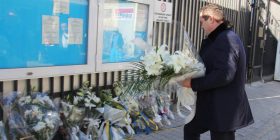Rrahim Pacolli nderon viktimat e Parisit pranë Ambasadës Franceze
