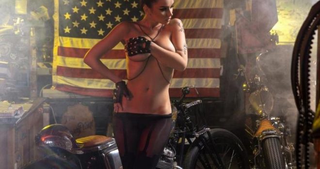 Nga vajzë e turpshme në modele erotike (Foto)