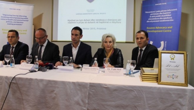 Shkelësit e ligjit anti-duhan duhet të raportohen në Polici