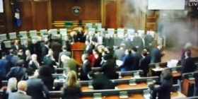 Sërish seanca mbahet e improvizuar në një sall në Kuvend